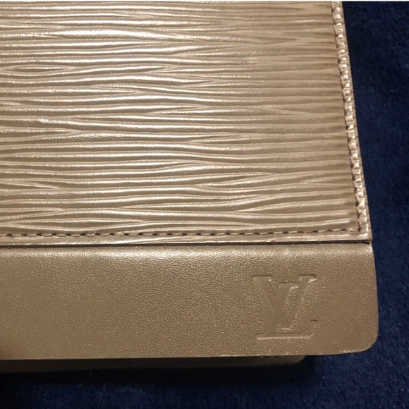 Louis Vuitton Epi Honfleur Clutch - Picture 2 of 7